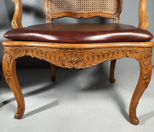 Antiquités - Paire de fauteuils cannés par René Cresson, Paris vers 1740