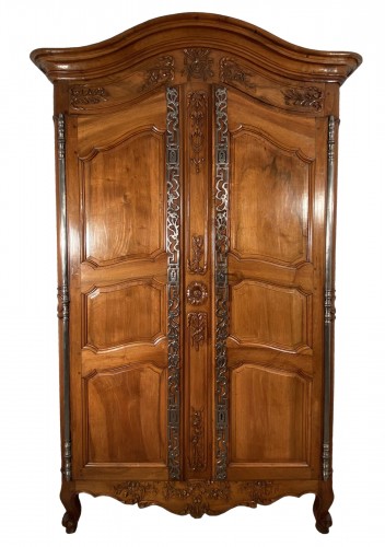 Petite armoire de mariage en noyer, Arles 18e siècle
