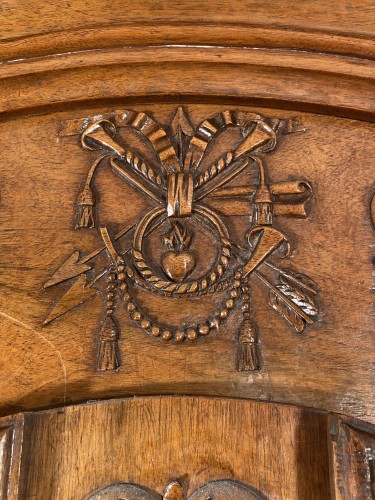 Small walnut wedding cabinet, Arles 18th century - Furniture Style Louis XV