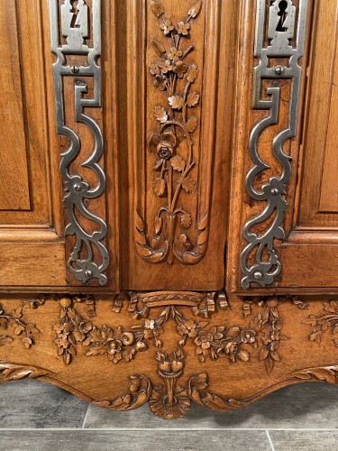 Furniture  - Small walnut wedding cabinet, Arles 18th century