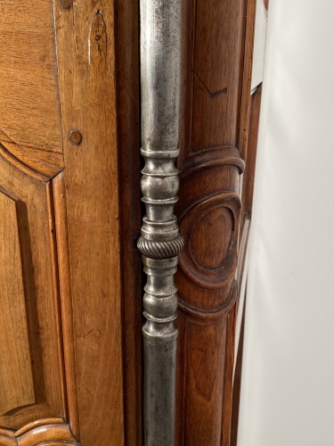 Antiquités - Small walnut wedding cabinet, Arles 18th century