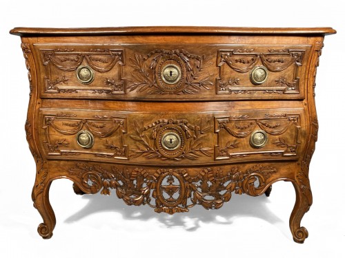 Provencal chest of drawers in walnut, Pierre Pillot in Nîmes around 1770