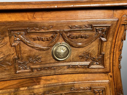 Mobilier Commode - Commode provençale en noyer, Pierre Pillot à Nîmes vers 1770