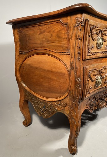 Transition - Commode provençale en noyer, Pierre Pillot à Nîmes vers 1770