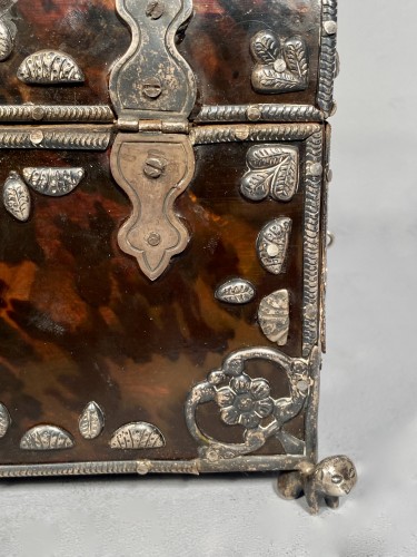Objects of Vertu  - Tortoise shell and silver box 18th century