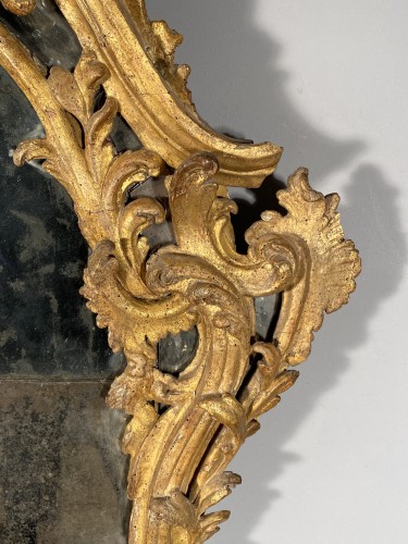 Italian fine 18th mirror in gilded wood, Genoa circa 1750 - Mirrors, Trumeau Style Louis XV