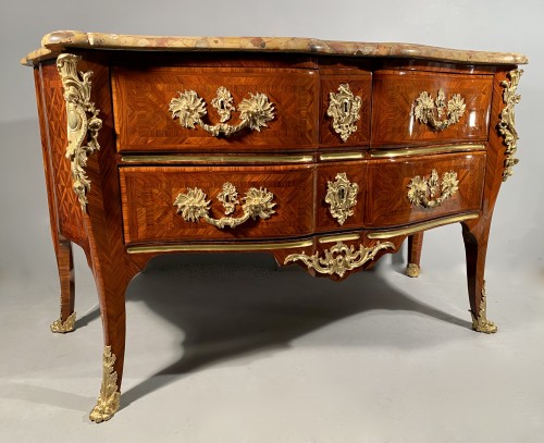 Important chest of drawers stamped ID circa 1740 - 