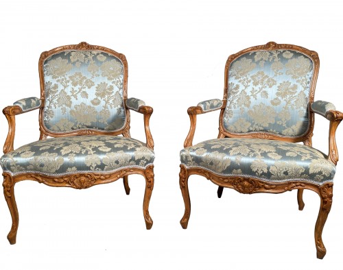 Paire de fauteuils à dossiers plats attribués à J.B Tillard vers 1760