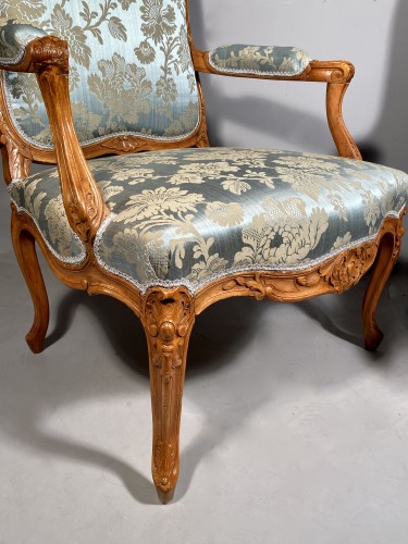 Antiquités - Paire de fauteuils à dossiers plats attribués à J.B Tillard vers 1760