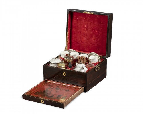 Nécessaire à thé et chocolat en porcelaine et vermeil, Paris vers 1725-1735