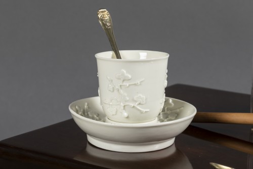 Nécessaire à thé et chocolat en porcelaine et vermeil, Paris vers 1725-1735 - Céramiques, Porcelaines Style Louis XV