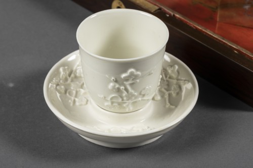 Céramiques, Porcelaines  - Nécessaire à thé et chocolat en porcelaine et vermeil, Paris vers 1725-1735