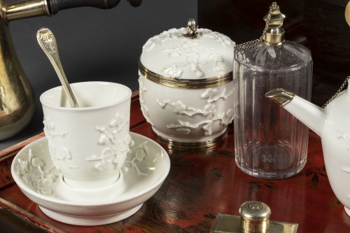 Nécessaire à thé et chocolat en porcelaine et vermeil, Paris vers 1725-1735 - Franck Baptiste Provence