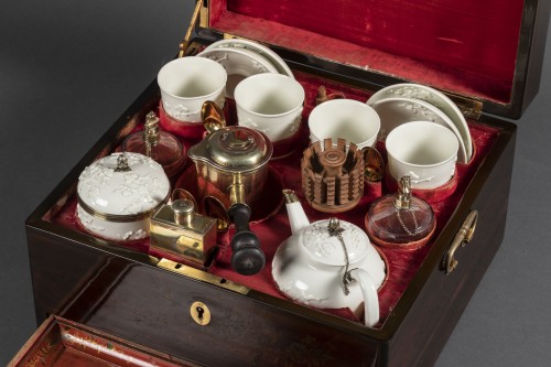 Louis XV - Porcelain tea and chocolate set, Paris circa 1725