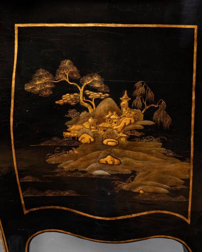 Louis XV - European lacquer commode by Roussel, Paris circa 176