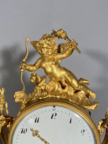 Horlogerie Pendule - Garniture aux cariatides étrusques, Paris époque Révolutionnaire vers 1793