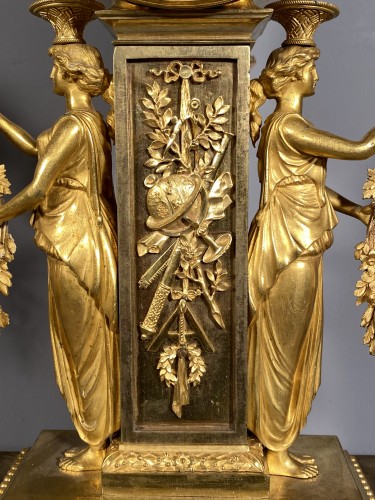 Garniture aux cariatides étrusques, Paris époque Révolutionnaire vers 1793 - Louis XVI