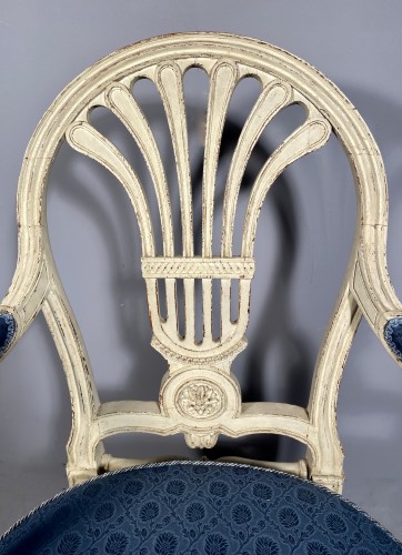 Antiquités - Paire de fauteuils à dossiers Montgolgière par JB Lelarge vers 1775