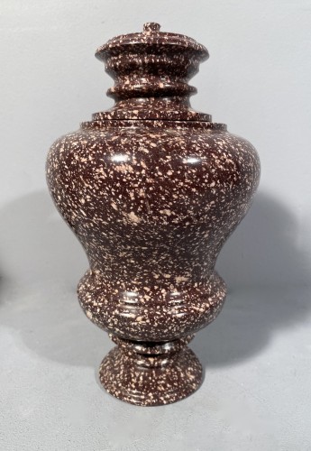 Napoléon III - Pair of Louis XIV style porphyry covered vases
