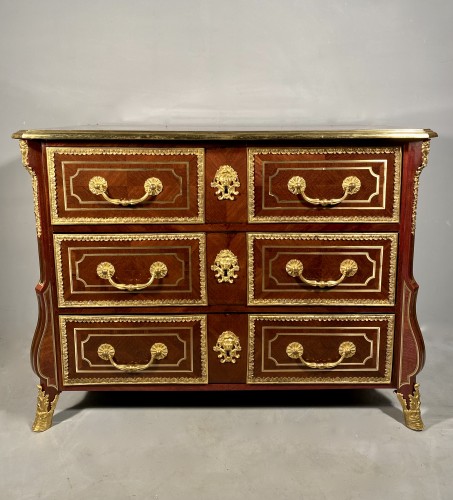 18th century - Mazarine chest of drawers in amaranth, Paris, ep Louis XIV around 1715