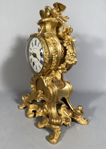 Antiquités - Cartel à poser aux colombes, Paris époque Louis XV vers 1760