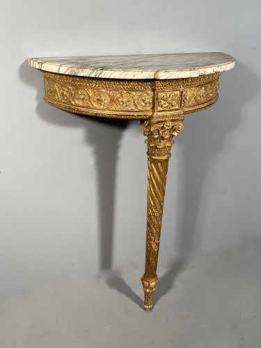 XVIIIe siècle - Console demi-lune en bois de chêne doré, Paris vers 1785