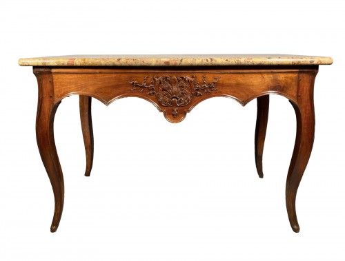 Center table in walnut, Provence, Louis XV period