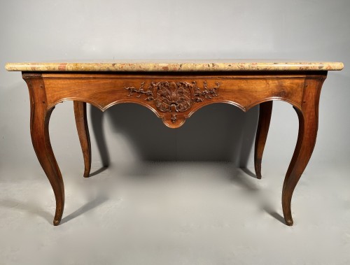 Center table in walnut, Provence, Louis XV period - 