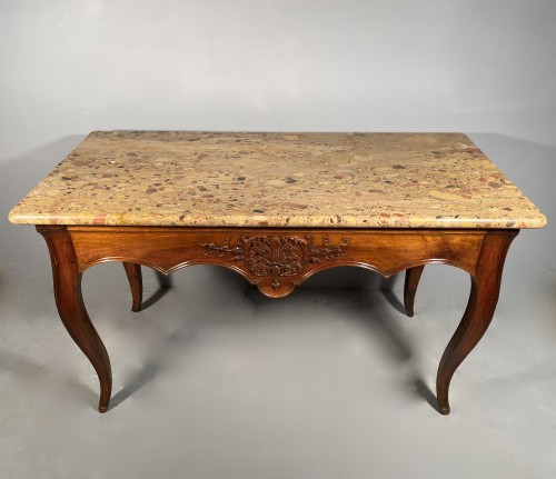 18th century - Center table in walnut, Provence, Louis XV period