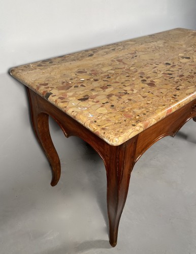 Louis XV - Center table in walnut, Provence, Louis XV period