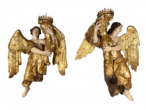 Pair of angels ceroferaires in gilded wood, Italy 17th century