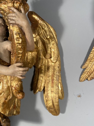 Antiquités - Pair of angels ceroferaires in gilded wood, Italy 17th century