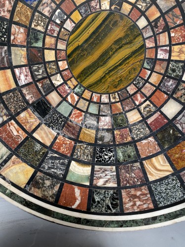 Antiquités - Plateau à décor rayonnant en pierres dures, Rome vers 1820