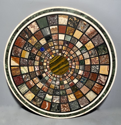 Antiquités - Tray with radiating decoration in hard stones, Rome circa 1820