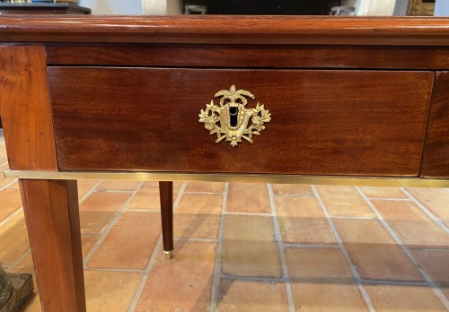 18th century - Mahogany desk, Paris Louis XVI circa 1790