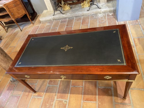 Bureau plat en acajou, Paris époque Louis XVI vers 1790 - Louis XVI