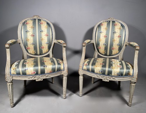 Antiquités - Paire de fauteuils cabriolets par J.B Lelarge, Paris vers 1780