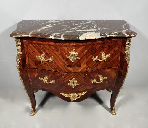 Commode en marqueterie, estampillée Migeon, Paris vers 1750 - Mobilier Style Louis XV