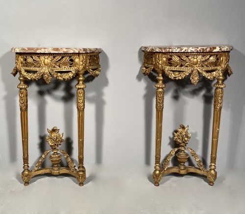 Paire de consoles en bois doré, Paris époque Louis XVI vers 1780 - Mobilier Style Louis XVI