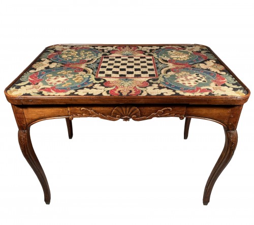 Table à jeux en noyer et tapisserie de St Cyr vers 1750