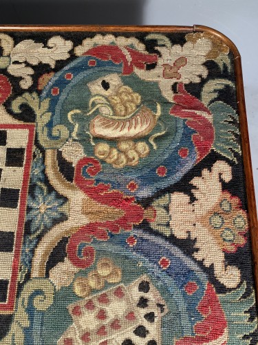 Antiquités - Game table in walnut and St Cyr tapestry circa 1750