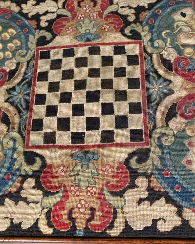Antiquités - Table à jeux en noyer et tapisserie de St Cyr vers 1750
