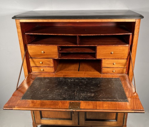 Secrétaire in walnut wood, Jean François Hache in Grenoble around 1775 - Furniture Style Louis XV
