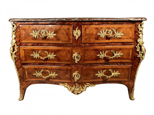 Commode en bois de violette d’époque Louis XV par Jacques Dubois