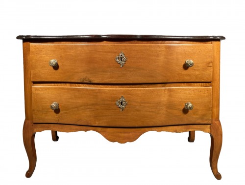 Commode Louis XV en noyer, Jean François Hache à Grenoble vers 1770
