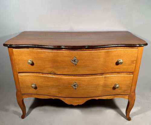 Furniture  - 18th commode in walnut, Jean François Hache  circa 1770