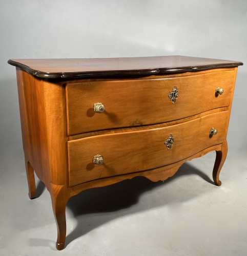 18th commode in walnut, Jean François Hache  circa 1770 - 