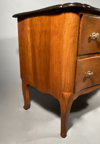 18th century - 18th commode in walnut, Jean François Hache  circa 1770