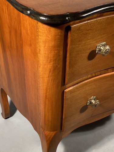 Antiquités - 18th commode in walnut, Jean François Hache  circa 1770