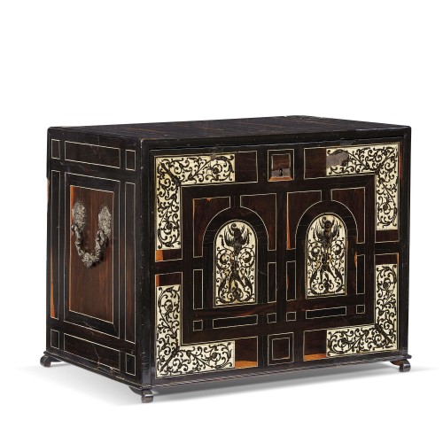 Travel cabinet in ebony, silver and engraved ivory nets, Milan circa 1620 - Furniture Style Louis XIII